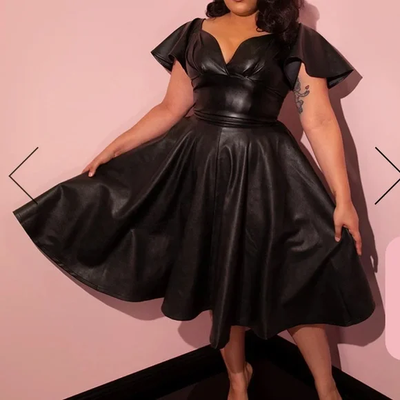 BAD GIRL CIRCLE SKIRT IN VEGAN LEATHER - VIXEN BY MICHELINE PITT - Picture 1 of 9